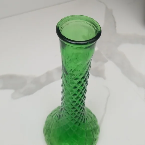 Vintage green bud vase - Picture 2 of 5